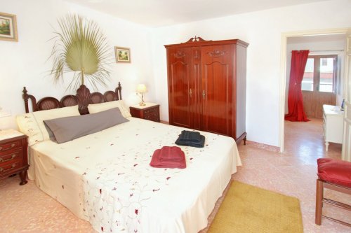 Hauptschlafzimmer mit Blick in den Flur